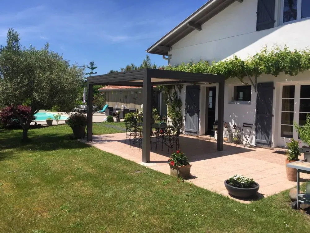 Pergola près de Lons
